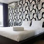 Scenic Studio At Beverly Dago Apartment Near Sabuga By Travelio